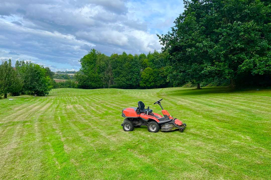 worcester lawn mowing services worcestershire garden neat striped lawn